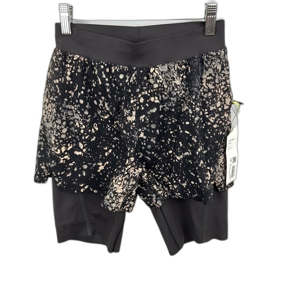 Lululemon Lab Black Granite Multi Alacer Short NWT Size 4 - Picture 1 of 16